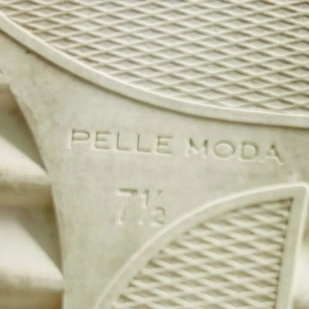 Pelle Moda Medina Wedge Sandal Size 7.5 Cork Elastic Suede Strappy Boho Chic